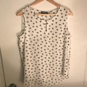 Sleeveless Nine West keyhole blouse — heart design
